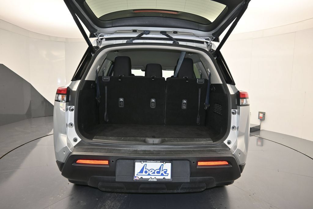 Used 2025 Nissan Pathfinder SV FWD image 25