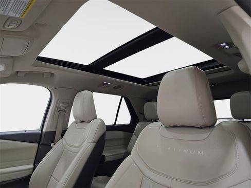 Used 2020 Ford Explorer Platinum w/ Premium Technology Package image 33