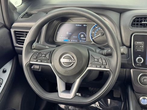 Used 2025 Nissan Leaf S image 18