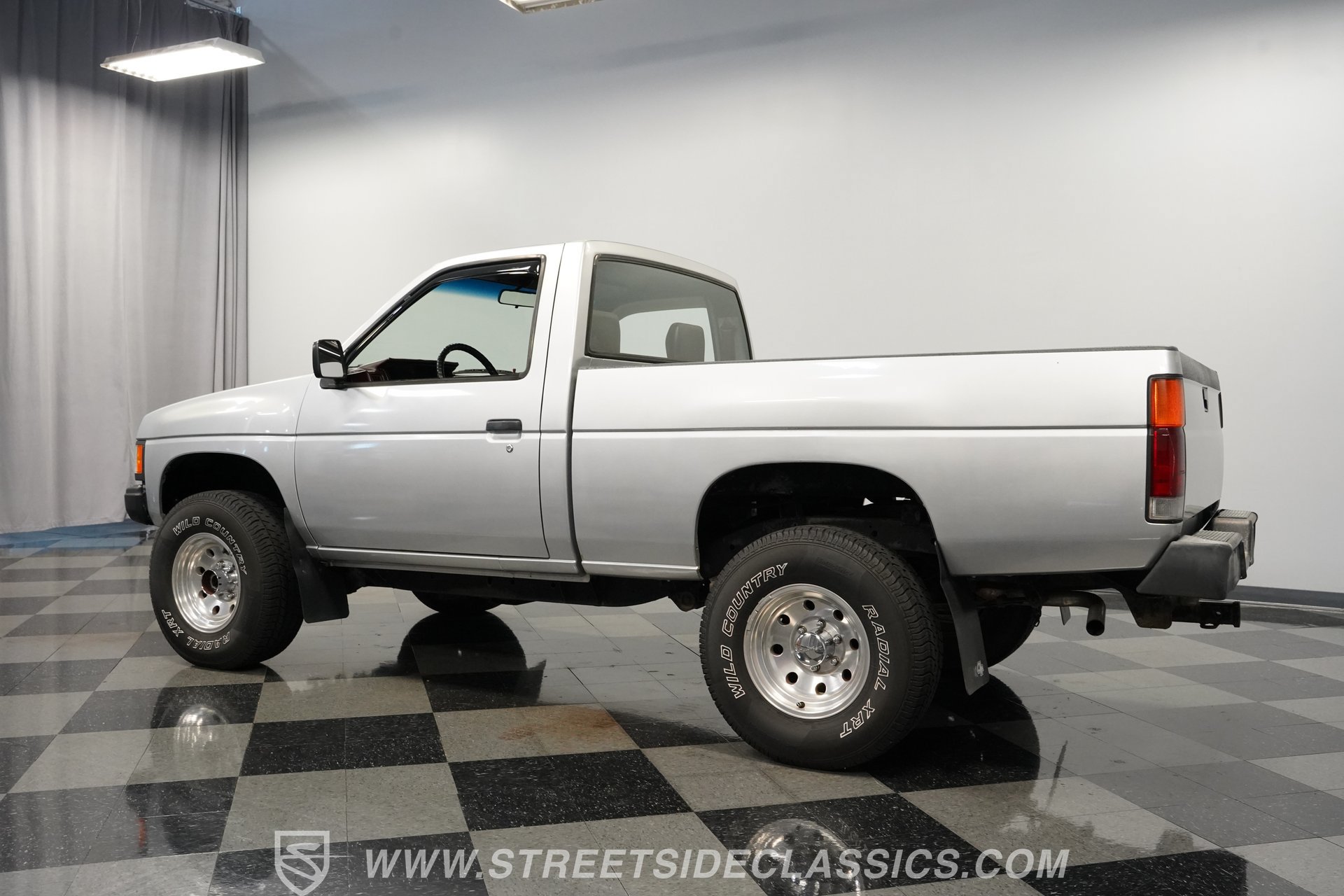 Used 1990 Nissan Pickup 4x4 Regular Cab image 9