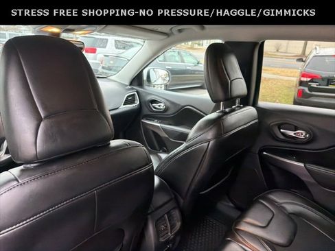 Used 2019 Jeep Cherokee Latitude Plus w/ Comfort/Convenience Group image 30