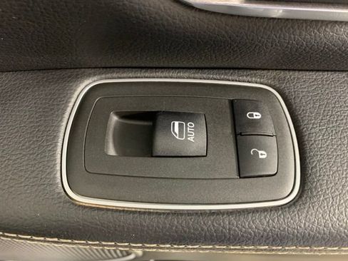 Used 2022 RAM 1500 Laramie AWD/4WD image 32