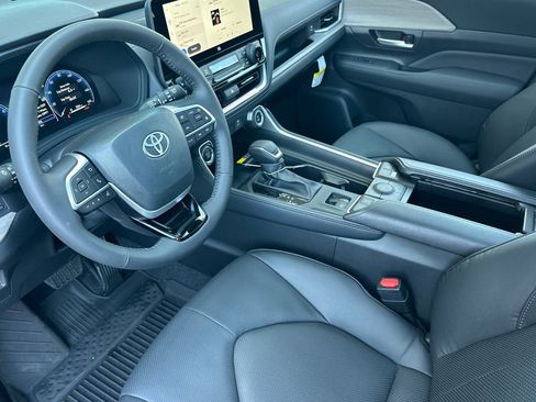 Certified 2026 Toyota Grand Highlander AWD image 9