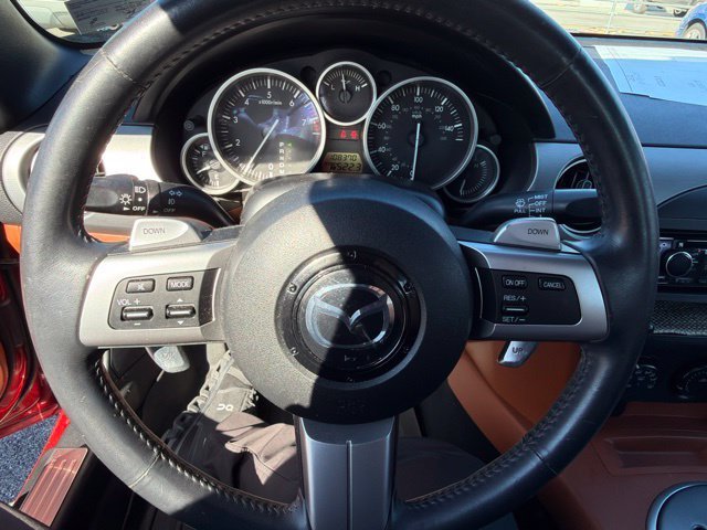 Used 2006 MAZDA MX-5 Miata Grand Touring w/ Premium Pkg RWD image 13