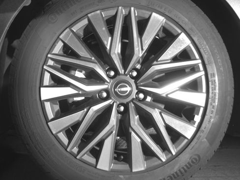 Used 2025 Nissan Altima 2.5 SV FWD image 12