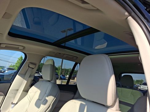 Used 2023 Volvo XC90 B6 Plus w/ Protection Package Premier AWD/4WD image 15