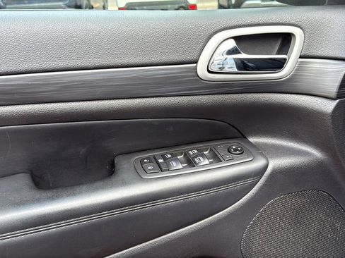 Used 2021 Jeep Grand Cherokee Laredo AWD/4WD image 18