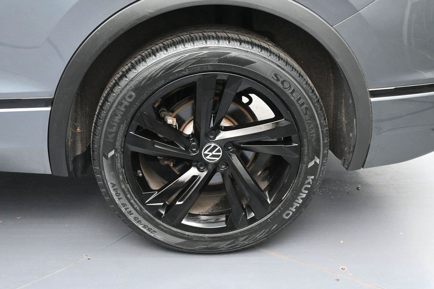 Certified 2023 Volkswagen Tiguan SE R-Line AWD/4WD image 13