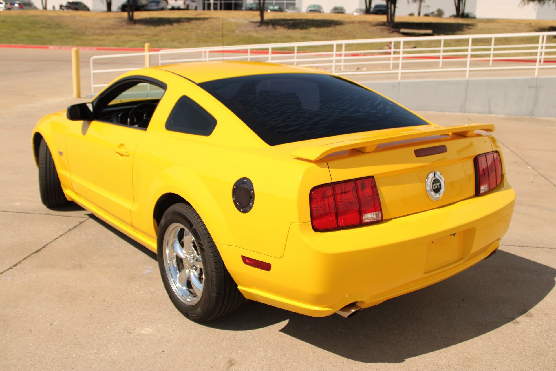 Used 2005 Ford Mustang GT RWD image 8