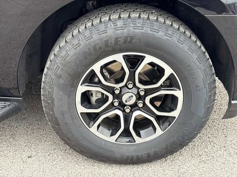 Certified 2024 Ford Expedition Max XLT image 9