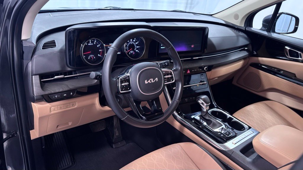 Used 2024 Kia Carnival EX FWD image 10