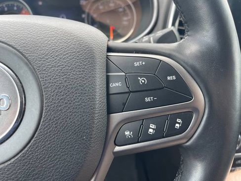 Used 2019 Jeep Cherokee Limited w/ Technology Group AWD/4WD image 16