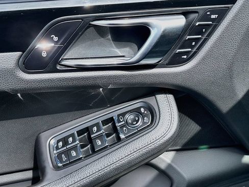 Used 2017 Porsche Macan S AWD/4WD image 18