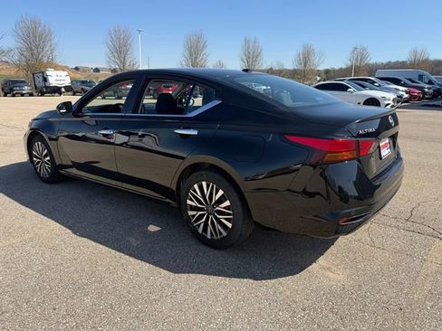 Used 2024 Nissan Altima 2.5 SV FWD image 5