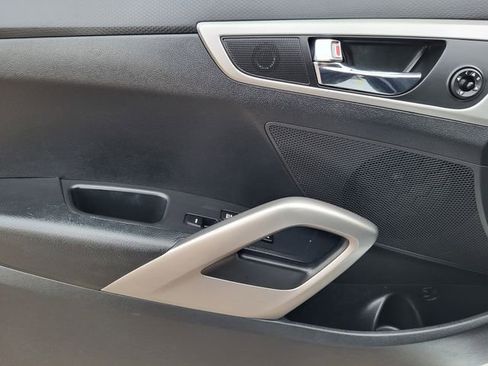 Used 2015 Hyundai Veloster image 17