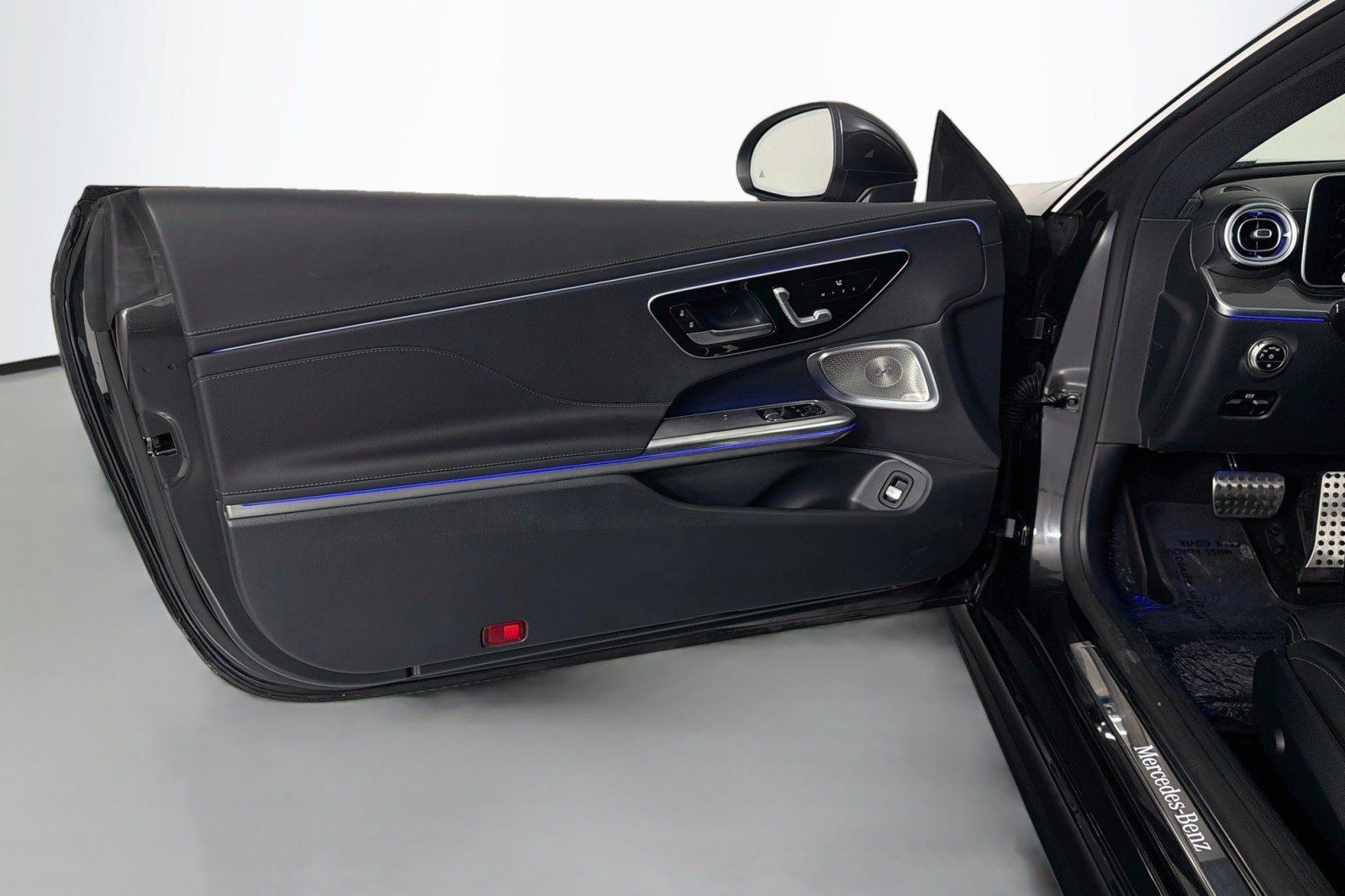 Used 2025 Mercedes-Benz CLE 300 4MATIC Coupe image 21