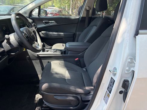 Used 2025 Kia Sportage LX image 24