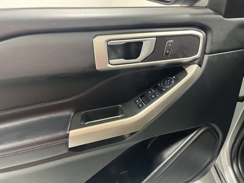 Used 2023 Ford Explorer XLT w/ Equipment Group 202A image 7