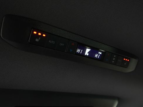 Used 2023 Toyota Sienna Platinum image 22