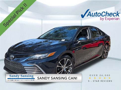 Used 2021 Toyota Camry LE image 1