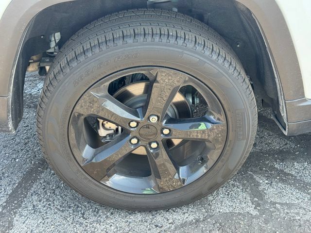 Certified 2024 Jeep Grand Cherokee Limited w/ Black Appearance Package AWD/4WD image 12