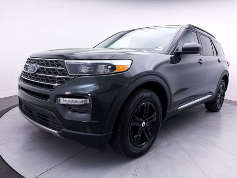 Used 2023 Ford Explorer XLT w/ Equipment Group 202A AWD/4WD image 12