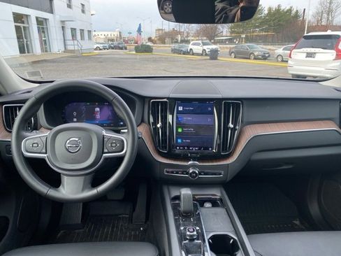 Used 2022 Volvo XC60 B5 Momentum w/ Climate Package image 16