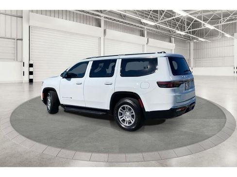 Used 2024 Jeep Wagoneer 2WD image 19