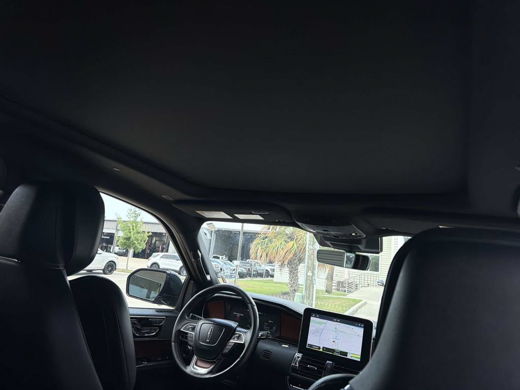 Certified 2021 Lincoln Navigator Reserve RWD image 11