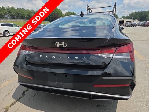 Used 2024 Hyundai Elantra SE FWD image 5