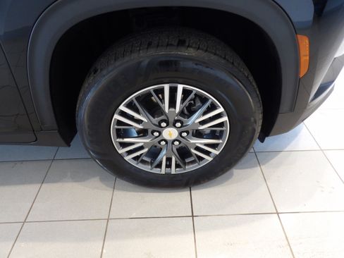 Used 2024 Chevrolet Traverse LT image 25