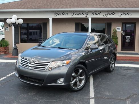 Used 2010 Toyota Venza FWD image 1