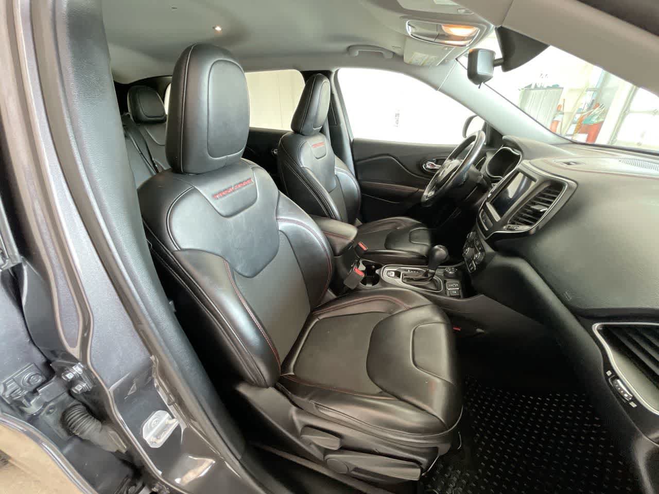 Used 2019 Jeep Cherokee Trailhawk w/ Cold Weather Group AWD/4WD image 24
