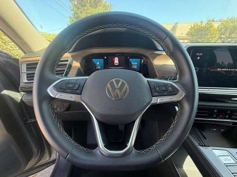 Used 2026 Volkswagen Atlas SE FWD image 27