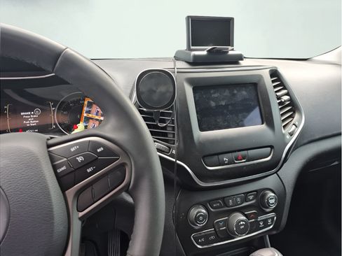 Used 2020 Jeep Cherokee Latitude Plus AWD/4WD image 13