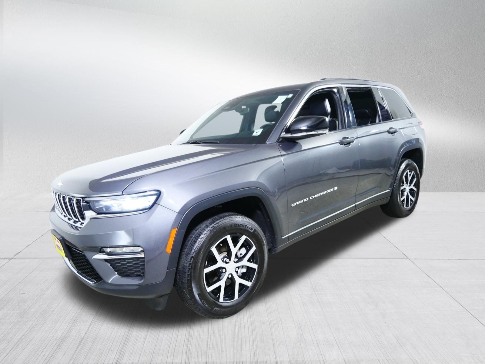 Used 2024 Jeep Grand Cherokee Limited RWD image 3