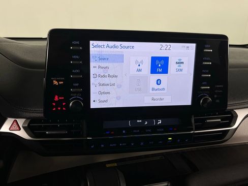 Used 2024 Toyota Sienna Limited image 16