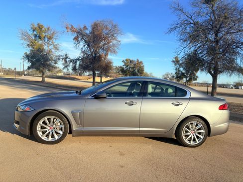 Used 2015 Jaguar XF Premium image 3