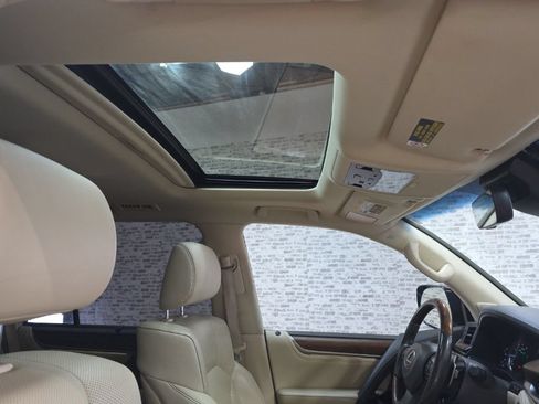 Used 2019 Lexus LX 570 4WD w/ Luxury Package image 13