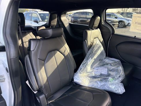 New 2026 Chrysler Voyager LX image 24