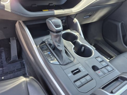 Certified 2025 Toyota Highlander XLE AWD/4WD image 12