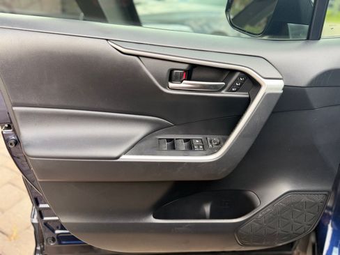Used 2020 Toyota RAV4 XLE Premium FWD image 25