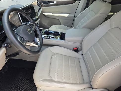 Used 2025 Volkswagen Atlas SEL AWD/4WD image 9