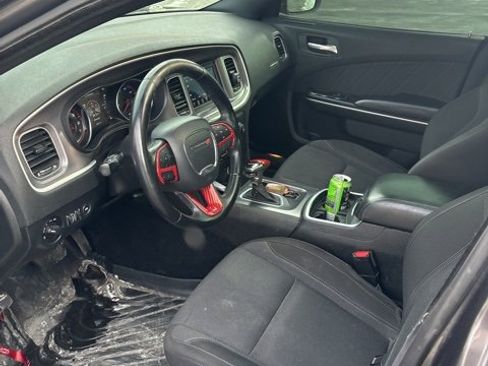 Used 2019 Dodge Charger SXT image 10