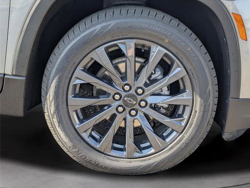 Used 2023 Chevrolet Traverse RS image 38