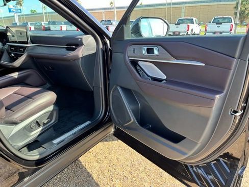 New 2026 Ford Explorer Platinum image 22