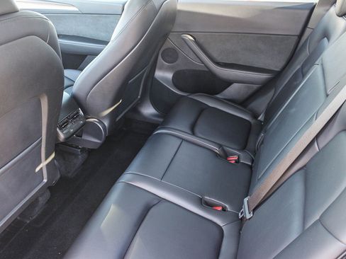 Used 2024 Tesla Model Y Long Range image 19