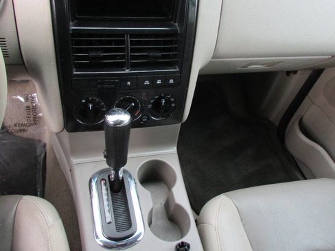 Used 2006 Ford Explorer XLT image 16