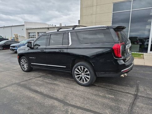 Used 2021 GMC Yukon XL Denali w/ Denali Premium Package AWD/4WD image 3