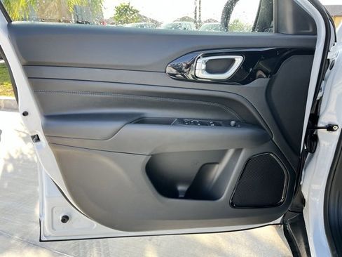 New 2026 Jeep Compass Latitude image 16